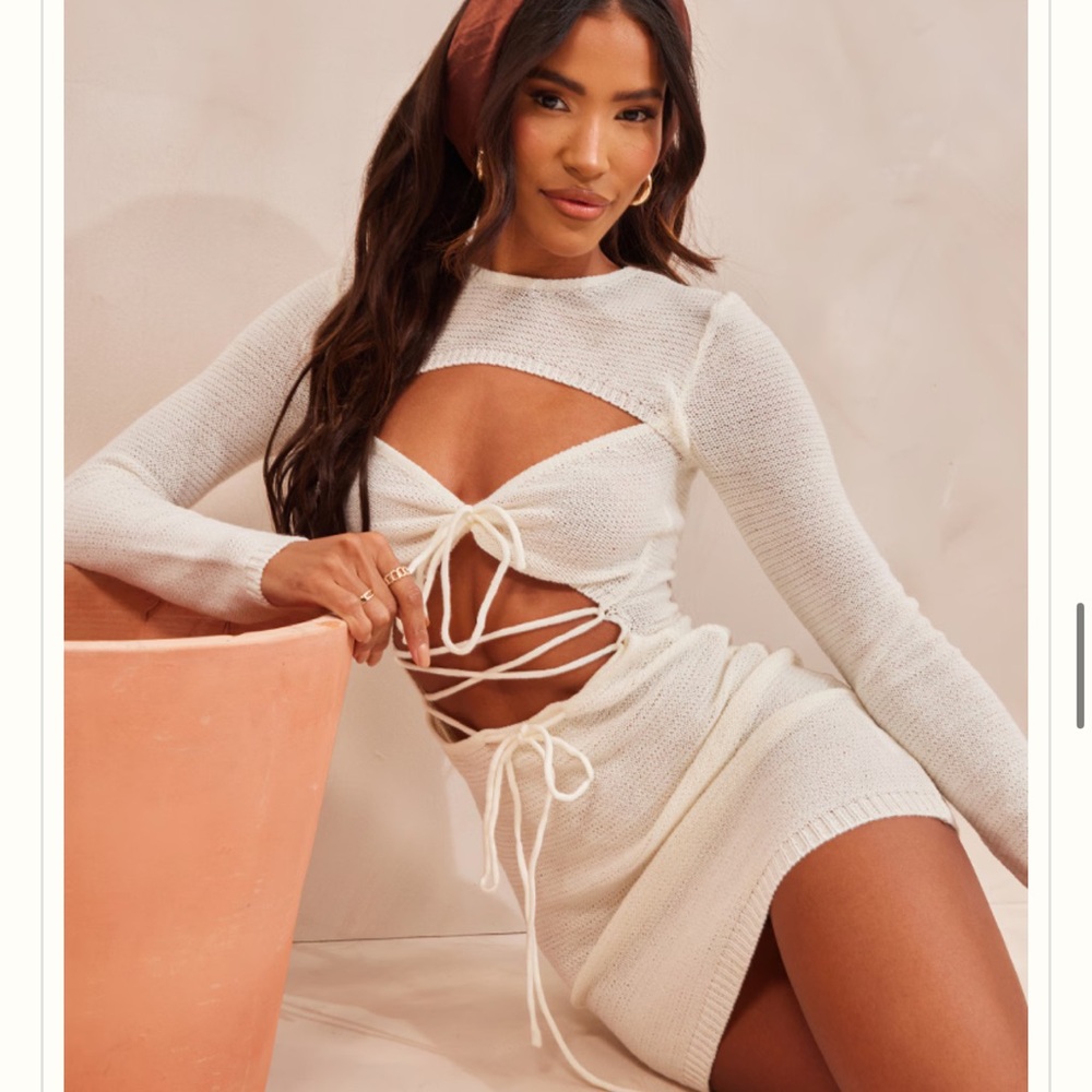 Chic White Cut-Out Knit Dress